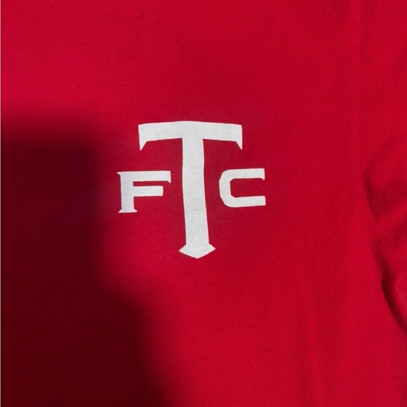Red Graphic Tee football Toronto club large - Picture 2 of 6